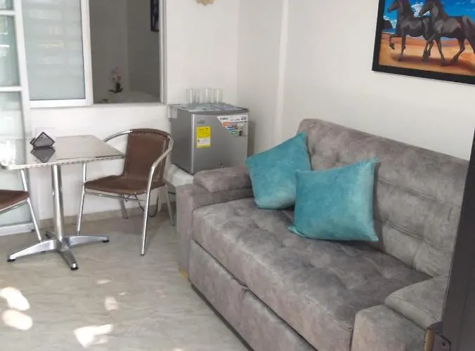 Aparta Estudio Condo